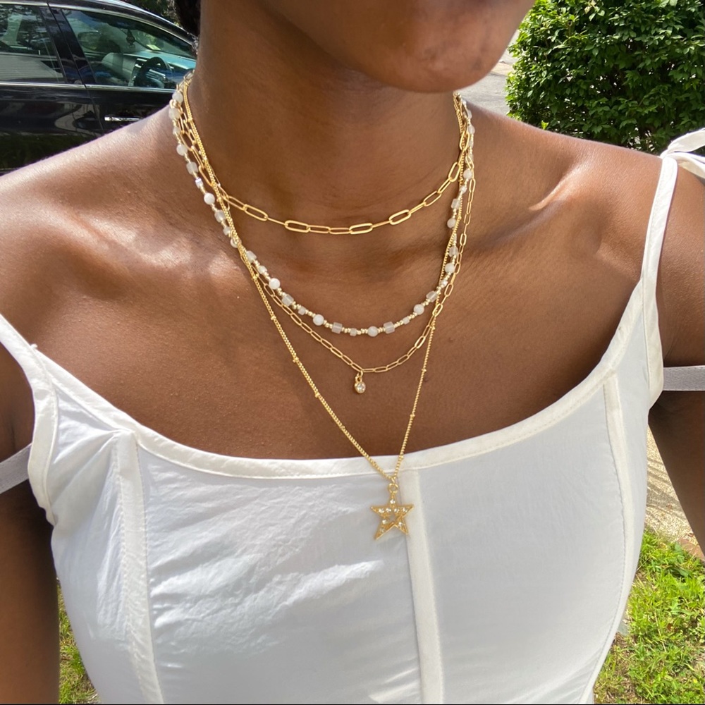 stunning gold and white layered star necklace 💫